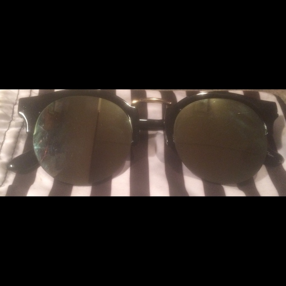NWOT. Retro Trendy Flat Lens Mirrored Sunglasses